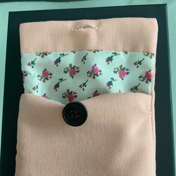 Gucci Beauty GWP Mirror and Dust Pouch - Picture 3 of 3